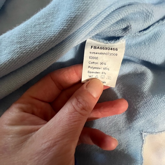 Baby blue long sleeve scalloped bottom shirt, slightly cropped - Picture 5 of 5